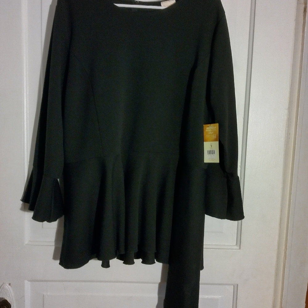 Black top, brand is Zadiebs and the size is 3X.